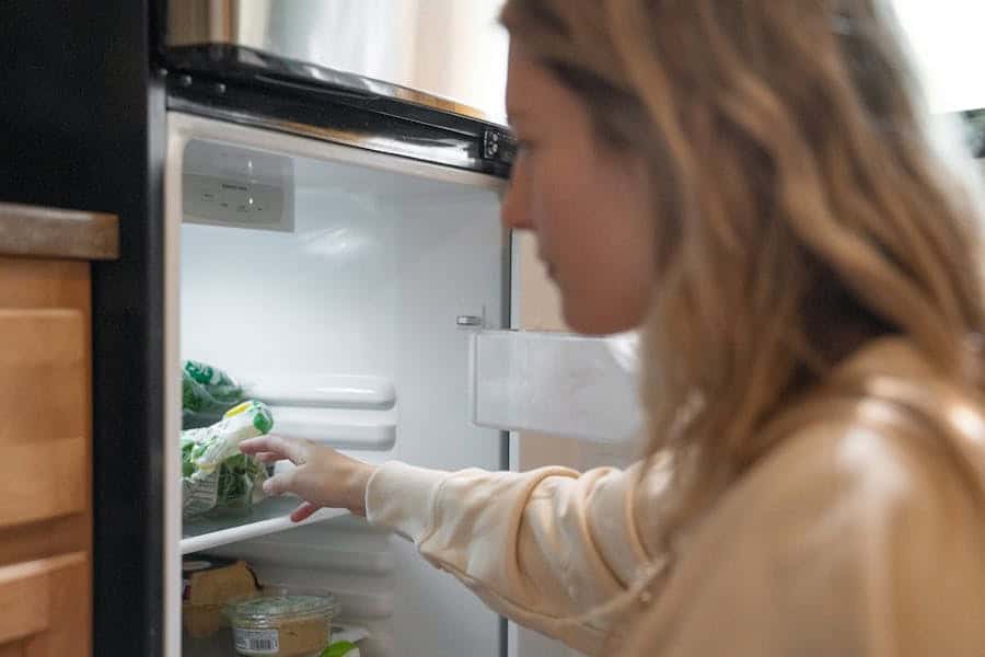 routine commercial refrigerator cleaning